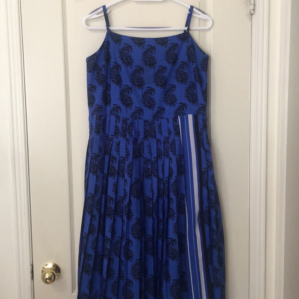 Pleated blue print, sleeveless blue dress